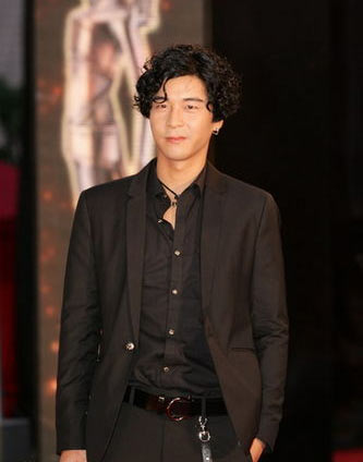 <em>姐姐妹妹站起来</em> 揭大小S姐妹团的坎坷情路【1