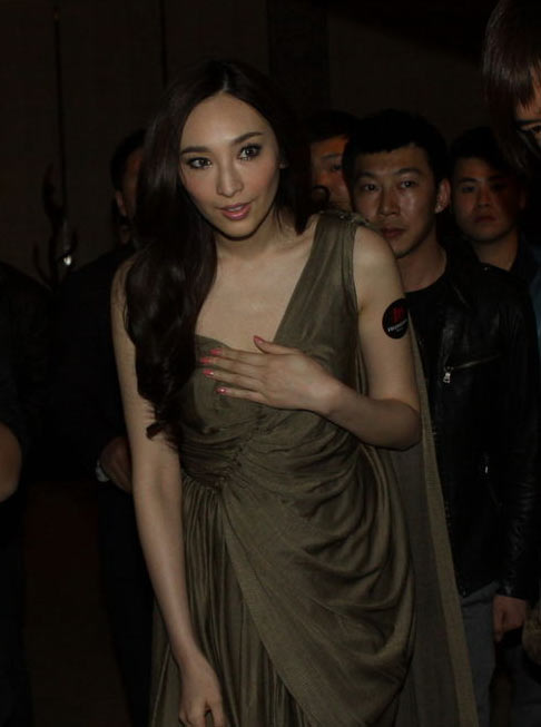 <em>姐姐妹妹站起来</em> 揭大小S姐妹团的坎坷情路【2