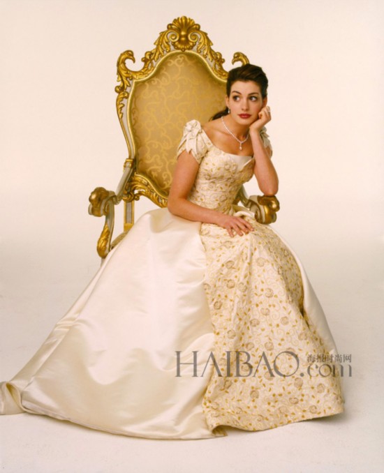 《星际穿越》安妮·海瑟薇短发惊艳 惊艳造型