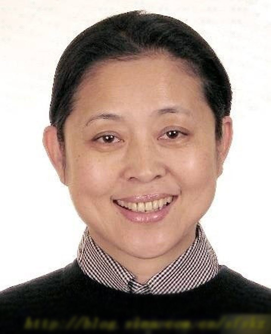 明星证件照曝真容:宋茜吴昕痘印祛斑明显 孙艺