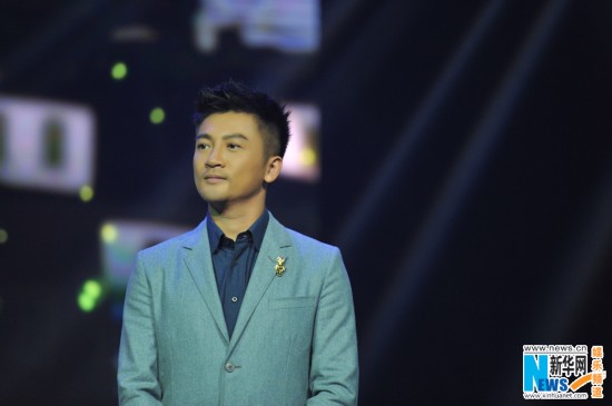 《左耳》首曝鲜肉男主 苏有朋大赞赵薇致青春