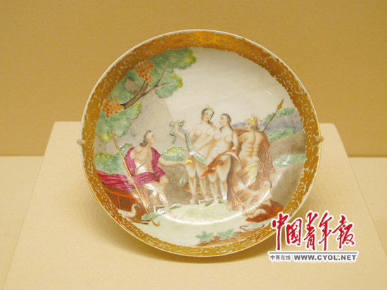 清乾隆年间,广彩帕里斯裁判图盘,专供外销。