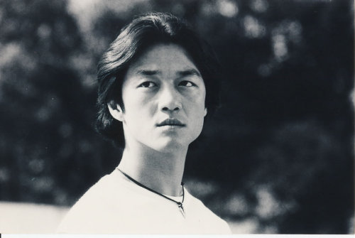 李亚鹏彻底退出娱乐圈 起底情路失控的男星们