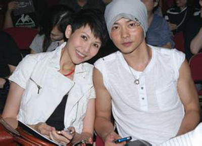 蔡少芬深夜下厨 清秀女儿漂亮似妈妈(图)--人民