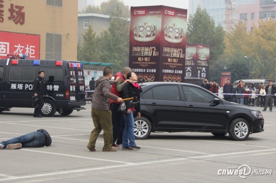 西安南大明宫发生砍人事件 原是公安防恐演习