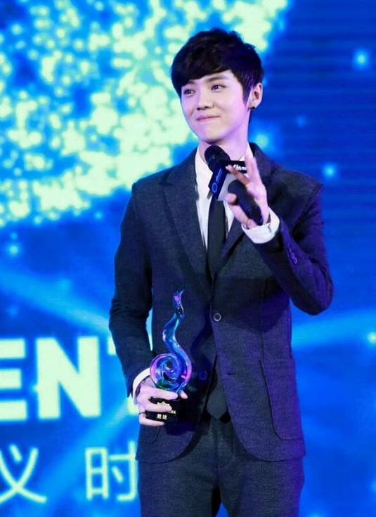 鹿晗单飞EXO还是人气王 粉丝刷出最具价值男