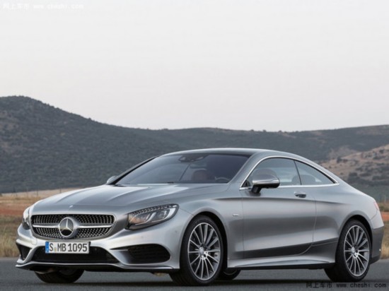 奔驰的展台上抢先拍摄到了全新性能suv-gla amg.gla amg动高清图片
