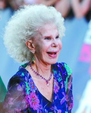 头衔最多女公爵卡雅塔纳逝世 财产达数亿美元