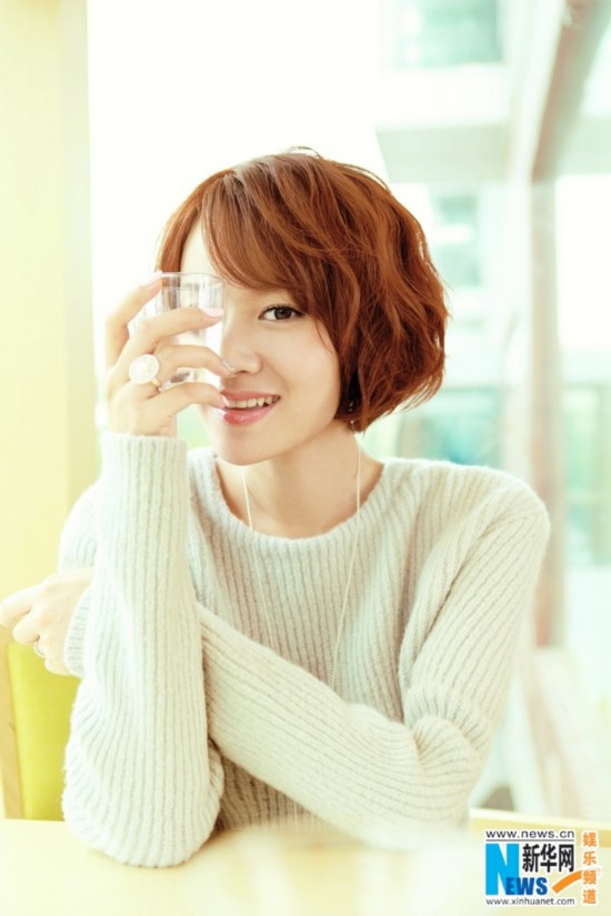 叶一茜素净写真清新暖心 俏皮短发更显女性优