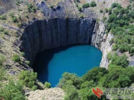 秘恐怖与唯美的结合 看全世界十大怪异巨坑--人