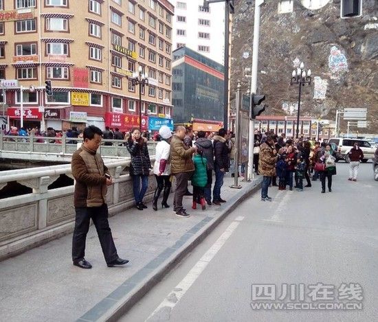 四川康定县发生6.3级地震 成都震感强烈(图)