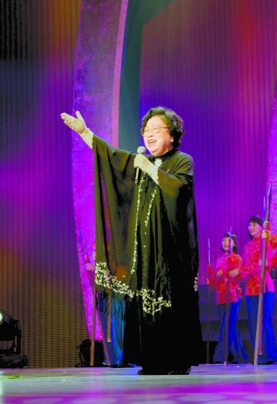 你把歌声带到天堂追记著名艺术家王昆