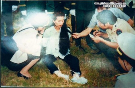 抢劫罪,非法买卖枪支弹药罪,一审判处张洪卫,董颖,顾涛死刑时,女犯