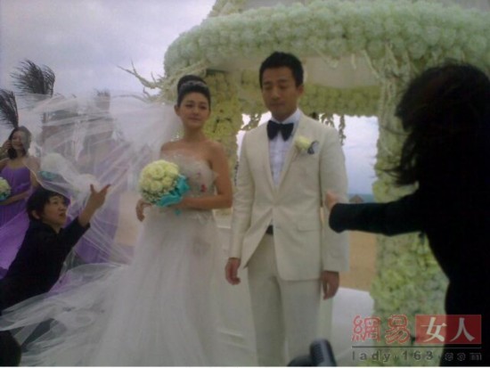邓家佳婚纱照_邓家佳性感(2)