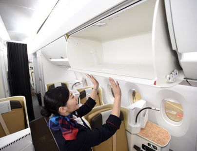 日本航空展示首次引进的空客a350型客机