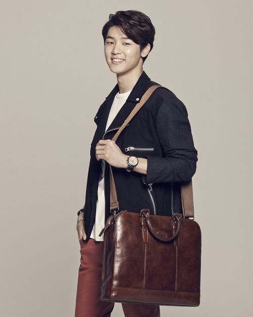 CNBLUE郑容和姜珉赫时尚画报变身上班族(