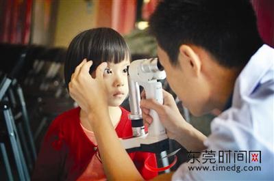 别给孩子玩太多手机幼儿园10个超2个有头像问女生视力高清卡通信微图片