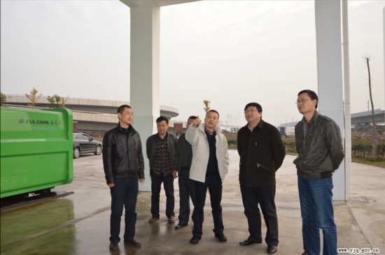 11月21日,弋江区人大主任郎俊杰,副区长马卓渊一行对弋江区城市管理