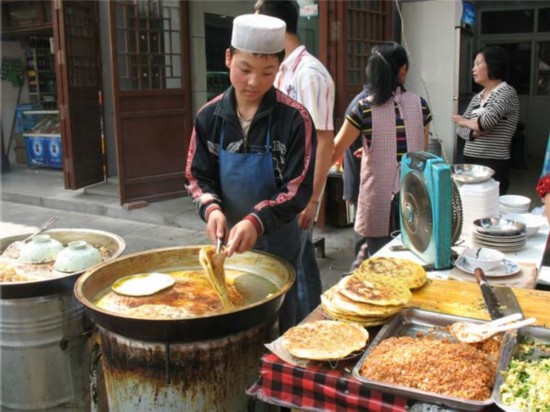 西安街区街历史悠久,距今已有上回民美食,是西安著名的美食文化历史千年六安路光明图片