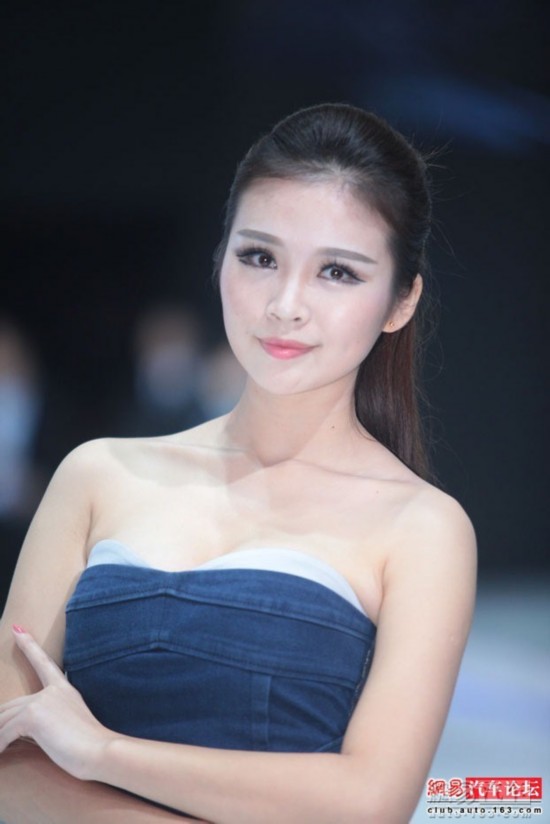 广州车展车模<em>美女</em>多 00后车模完爆前辈(图)【2