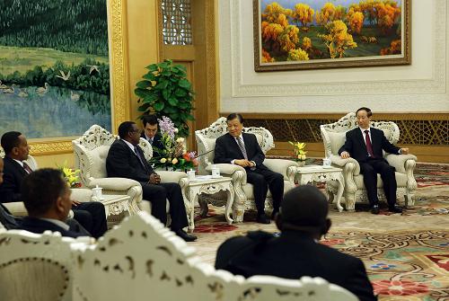 11月24日,中共中央政治局常委、中央书记处书记刘云山在北京会见由党的副主席、政府副总理德梅克·梅孔嫩率领的埃塞俄比亚人民革命民主阵线(埃革阵)代表团。新华社记者 刘卫兵 摄