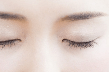 卸睫毛膏时不要硬擦 盘点睫毛贫乏的三大对策