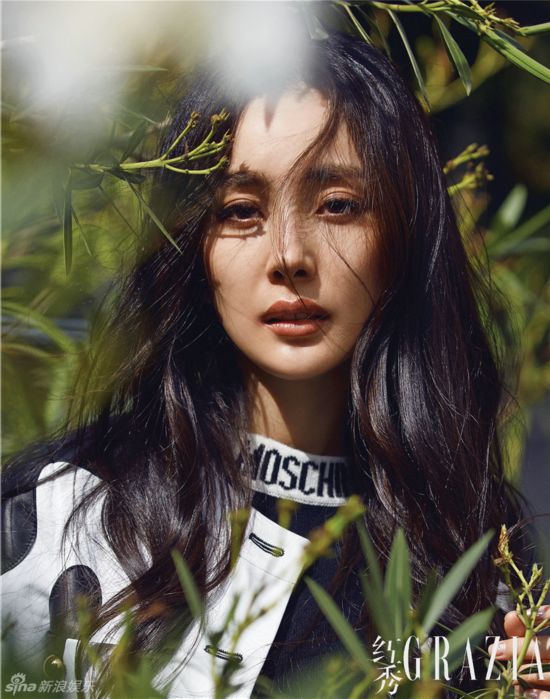 女星长发写真风情万种:赵丽颖青春 高圆圆妩媚