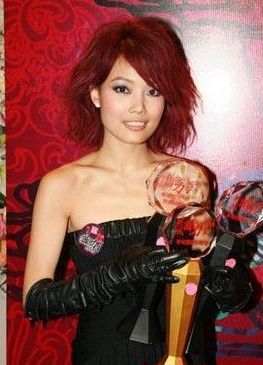 章子怡隔空向汪峰催婚 明星初恋情书那些事儿