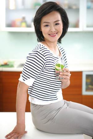 刘芳菲欧阳夏丹央视内部台花大眼睛高鼻梁 都