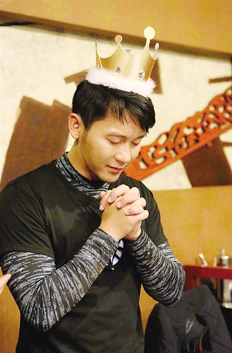 李晨逗郑恺:你别过来!小心我拿屁崩你--人民网