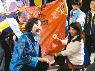 胡志强竞选广告剪入妻子车祸痛哭画面勾起回忆