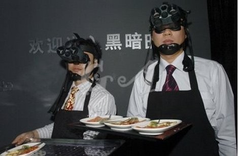 <em>宁波</em>一<em>餐厅</em>现机器人跑堂 各地另类搞怪<em>餐厅</em>(组