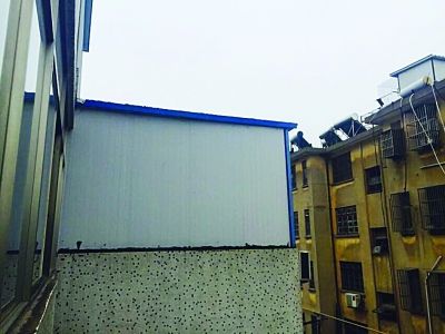 南京一别墅项目 所有房顶装太阳能发电装置