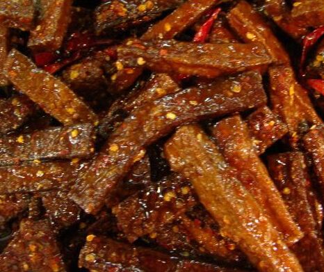 请外教吃辣条?央视曝光廉价辣条致癌影响孩子