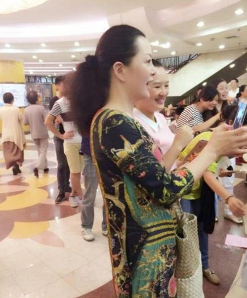 汪涵前女友仇晓10岁儿子曝光 45岁依旧美丽【2】