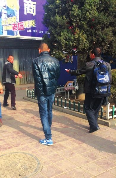 街头免费抽奖威逼利诱坑路人追踪 免费抽奖死