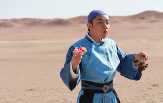 《奔跑吧兄弟》上演敦煌大劫战 众星变商贩走