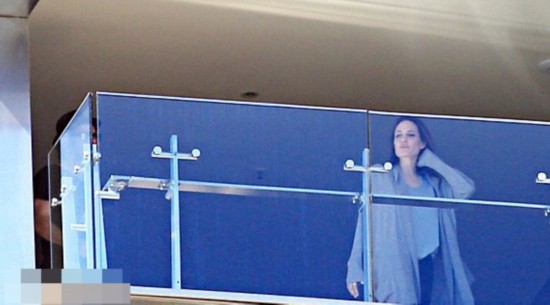 朱莉皮特阳台大吵全曝光 男方无奈女方心碎猛