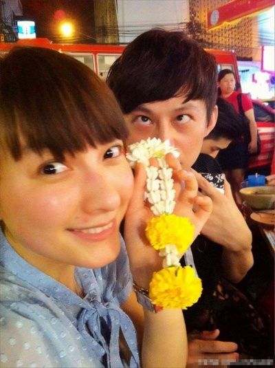 何炅谢娜赵丽颖杨幂 明星幕后卖萌恶搞自拍照