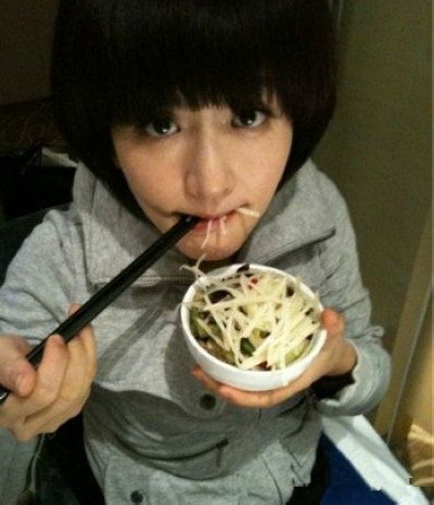 何炅谢娜赵丽颖杨幂 明星幕后卖萌恶搞自拍照