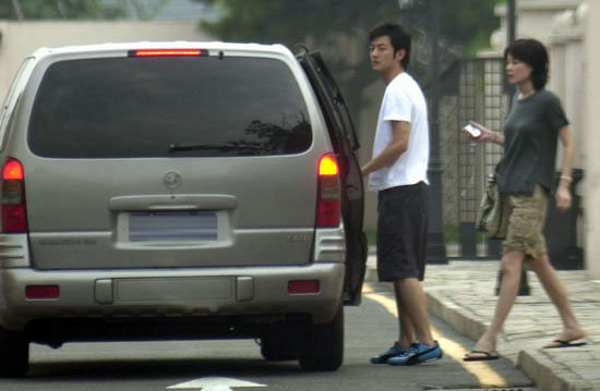 曝王菲怀孕? 网友:仨孩子见面不会太别扭