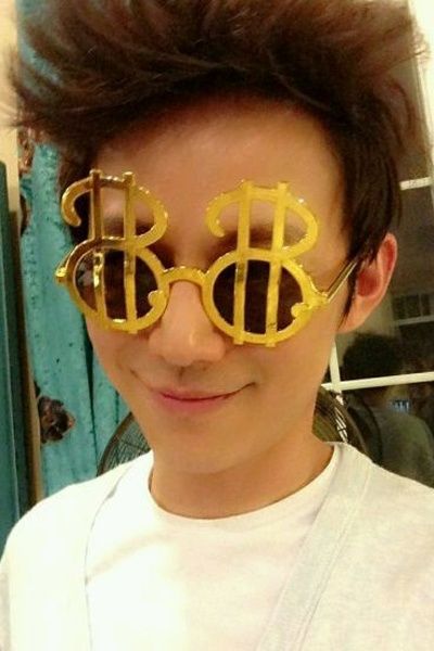 何炅谢娜赵丽颖杨幂 明星幕后卖萌恶搞自拍照