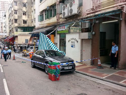 香港男子<em>跳楼自杀</em> <em>女</em>印佣被撞倒受惊吓送医--江
