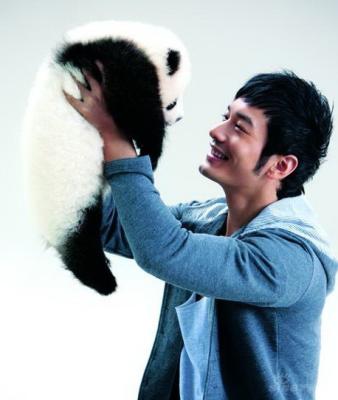 化妆师揭大牌明星真容 黄晓明脸弯梁朝伟个矮