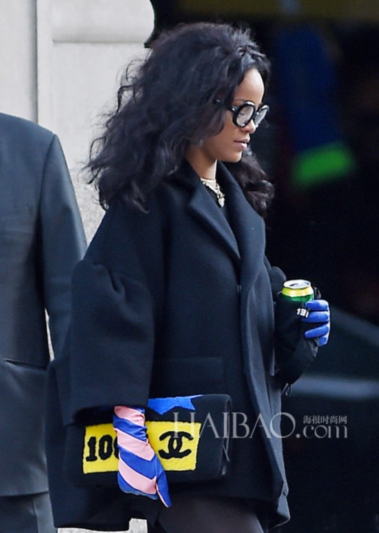 ٹ (Rihanna) ζ (Chanel) 