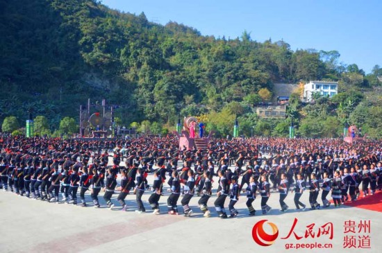 九千余人翩跹起舞 创世界吉尼斯之最(高清组图