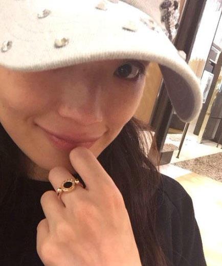 舒淇晒戒指素颜露雀斑网友反赞自然不做作(图)