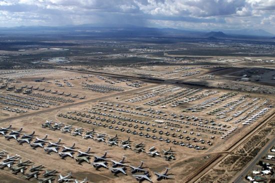 戴维斯-蒙森空军基地是美国著名的"飞机坟场"