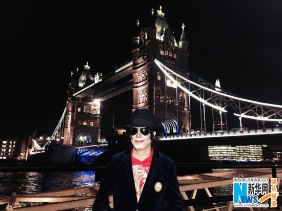 王杰克逊伦敦写真曝光 乐游古堡不虚此行(图)