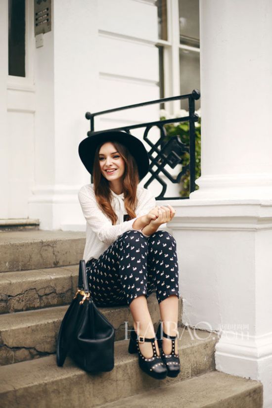 ʱ�д��˽��Ĵ�Clarks �� ���������� (Orla Kiely) �߸�Ь